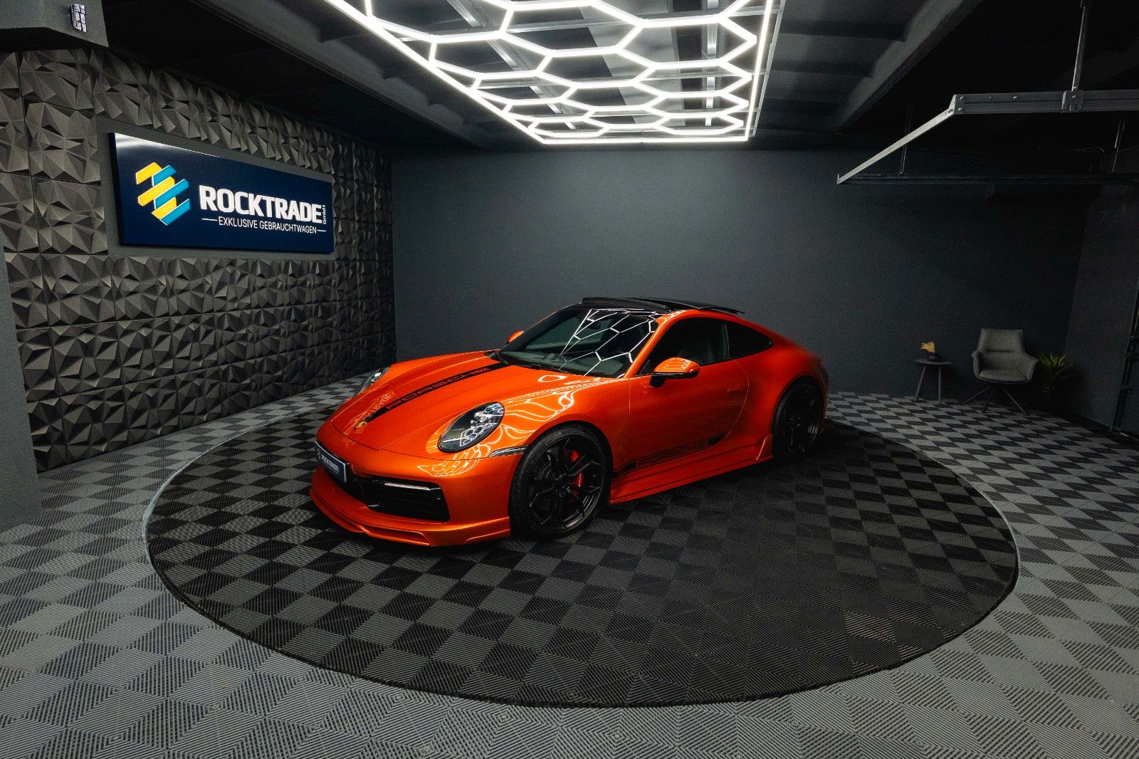 Porsche 992 911 Carrera 4 S TECHART AKRAPOVIC